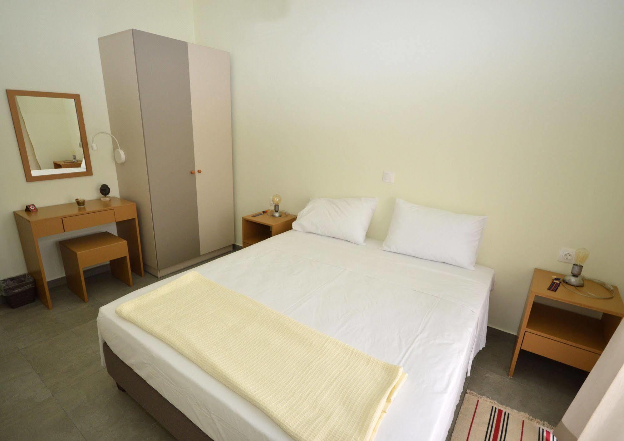 Ferienwohnung Aegina Bed & Culture Exterior foto